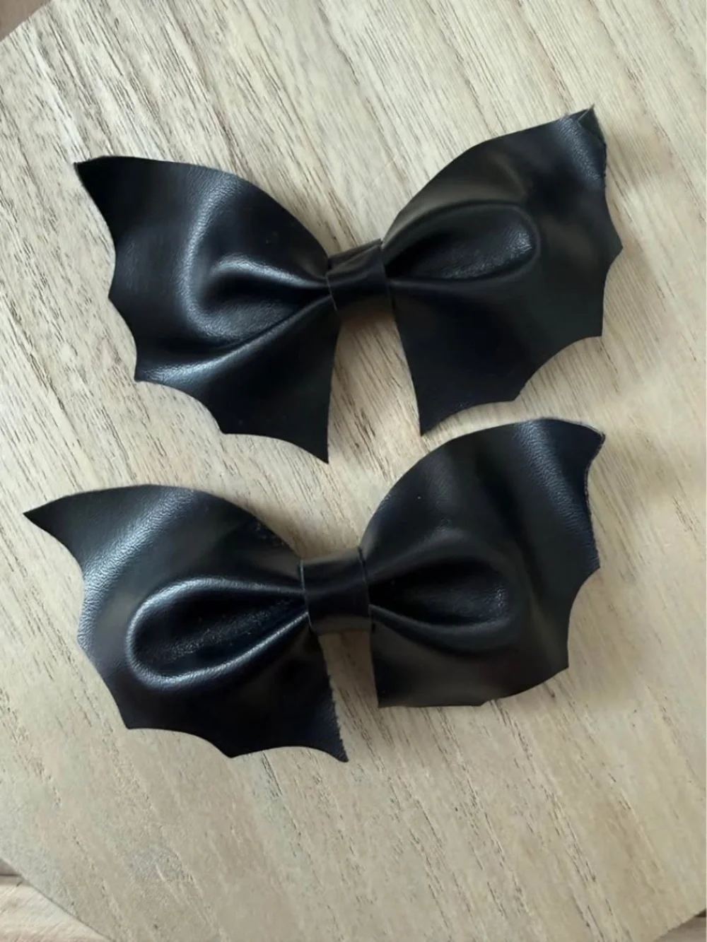Set of 2- 4” Bat Bows